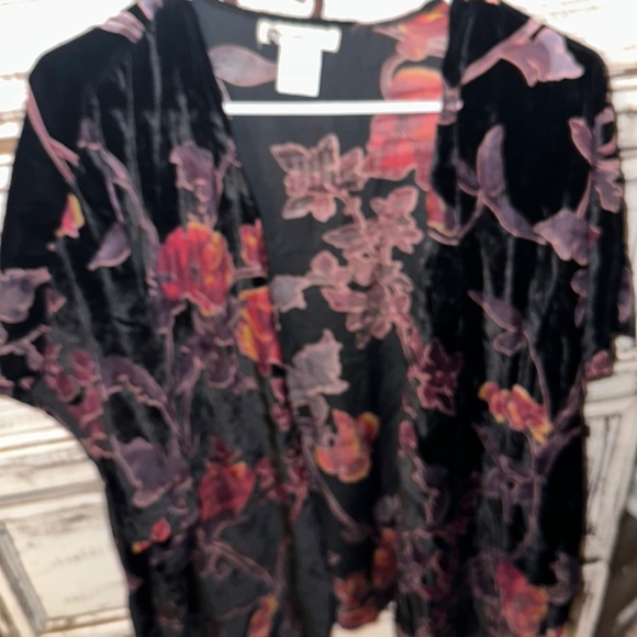 Francesca’s black sheer and velvet red roses floral print kimono 100% poly one s - Picture 1 of 5
